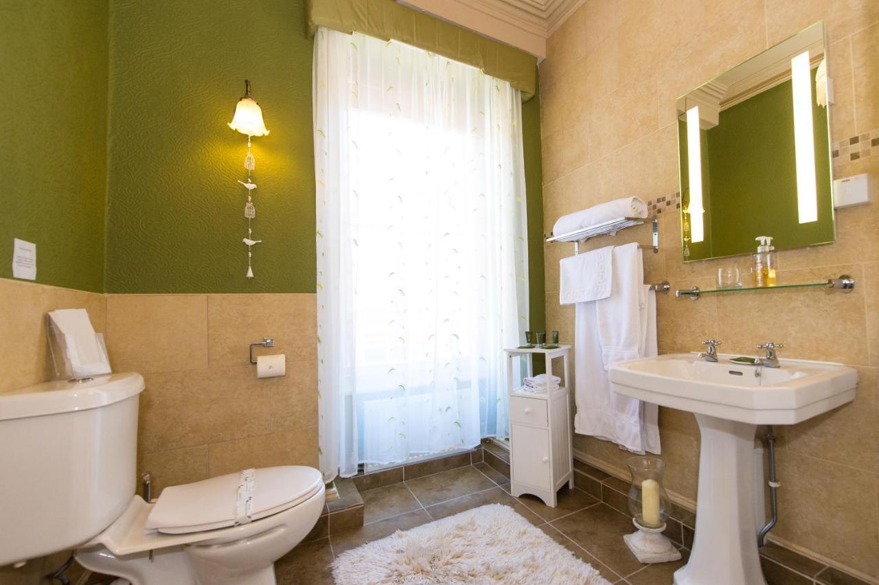 Victoria House Room Only Accommodation Caernarfon Esterno foto